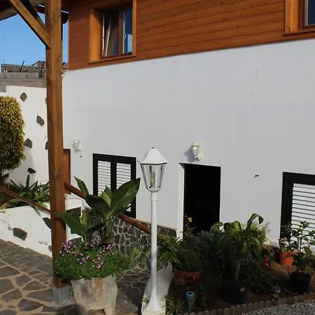Cosy Chalet: Panoramic Views In Icod De Vinos *